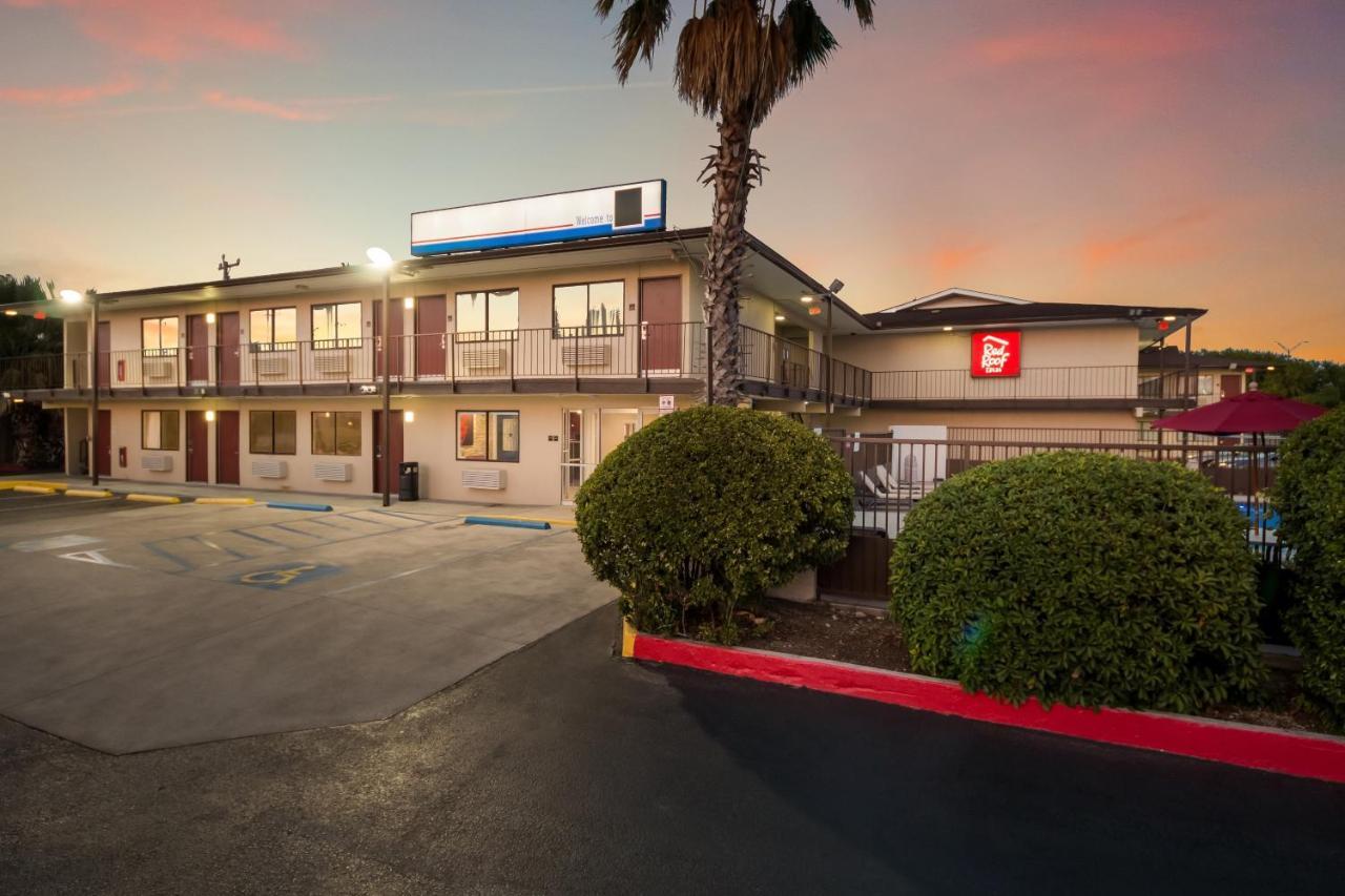 Red Roof Inn San Antonio E - Frost Bank Center Экстерьер фото